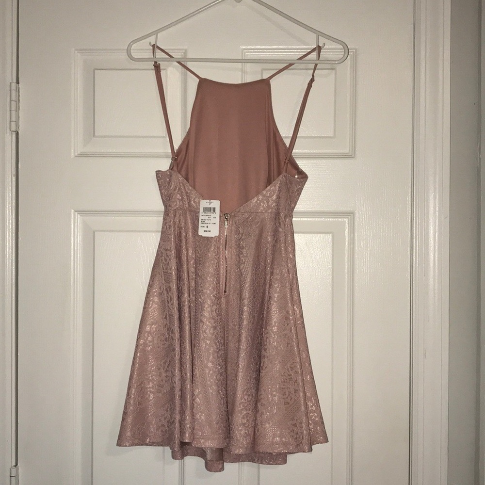 Pink halter dress - Picture 3 of 4